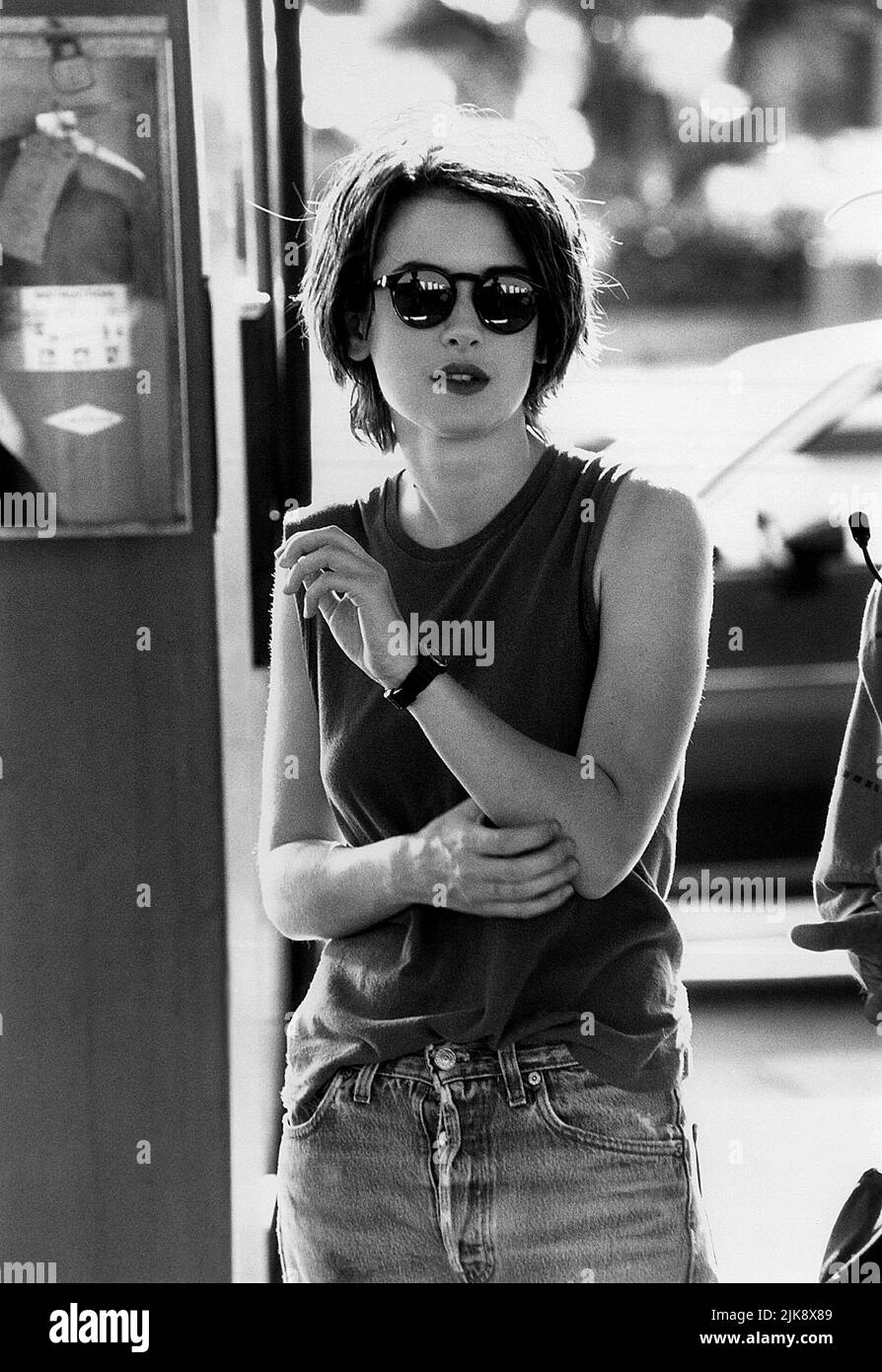 Winona Ryder Film Reality Bites (USA 1994) personaggi: Lelaina Pierce regista: Ben Stiller 18 febbraio 1994 **ATTENZIONE** questa fotografia è ad uso esclusivamente editoriale ed è copyright di IMMAGINI UNIVERSALI e/o del fotografo assegnato dalla Film o Production Company e può essere riprodotta solo da pubblicazioni in concomitanza con la promozione del suddetto Film. È richiesto un credito obbligatorio per LE FOTO UNIVERSALI. Il fotografo deve essere accreditato anche se conosciuto. Nessun uso commerciale può essere concesso senza l'autorizzazione scritta di The Film Company. Foto Stock