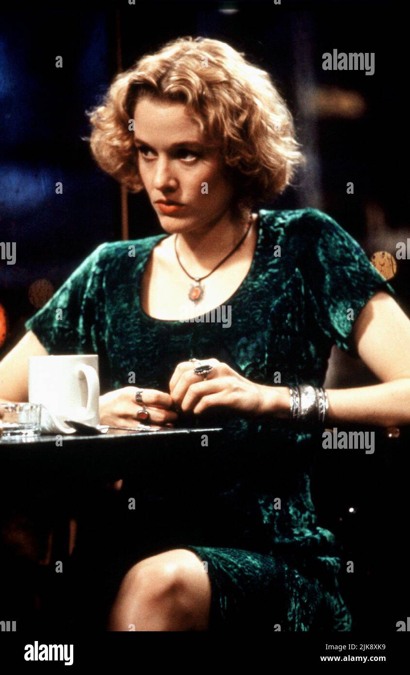 Penelope Ann Miller Film: Carlito'S Way (1993) personaggi: Gail 01 Agosto 1993 **ATTENZIONE** questa foto è solo per uso editoriale ed è copyright DI UNIVERAL e/o del fotografo assegnato dalla Film o dalla Società di produzione e può essere riprodotta solo da pubblicazioni in concomitanza con la promozione del suddetto Film. È richiesto un credito obbligatorio per UNIVERAL. Il fotografo deve essere accreditato anche quando è noto. Nessun uso commerciale può essere concesso senza l'autorizzazione scritta della Film Company. Foto Stock