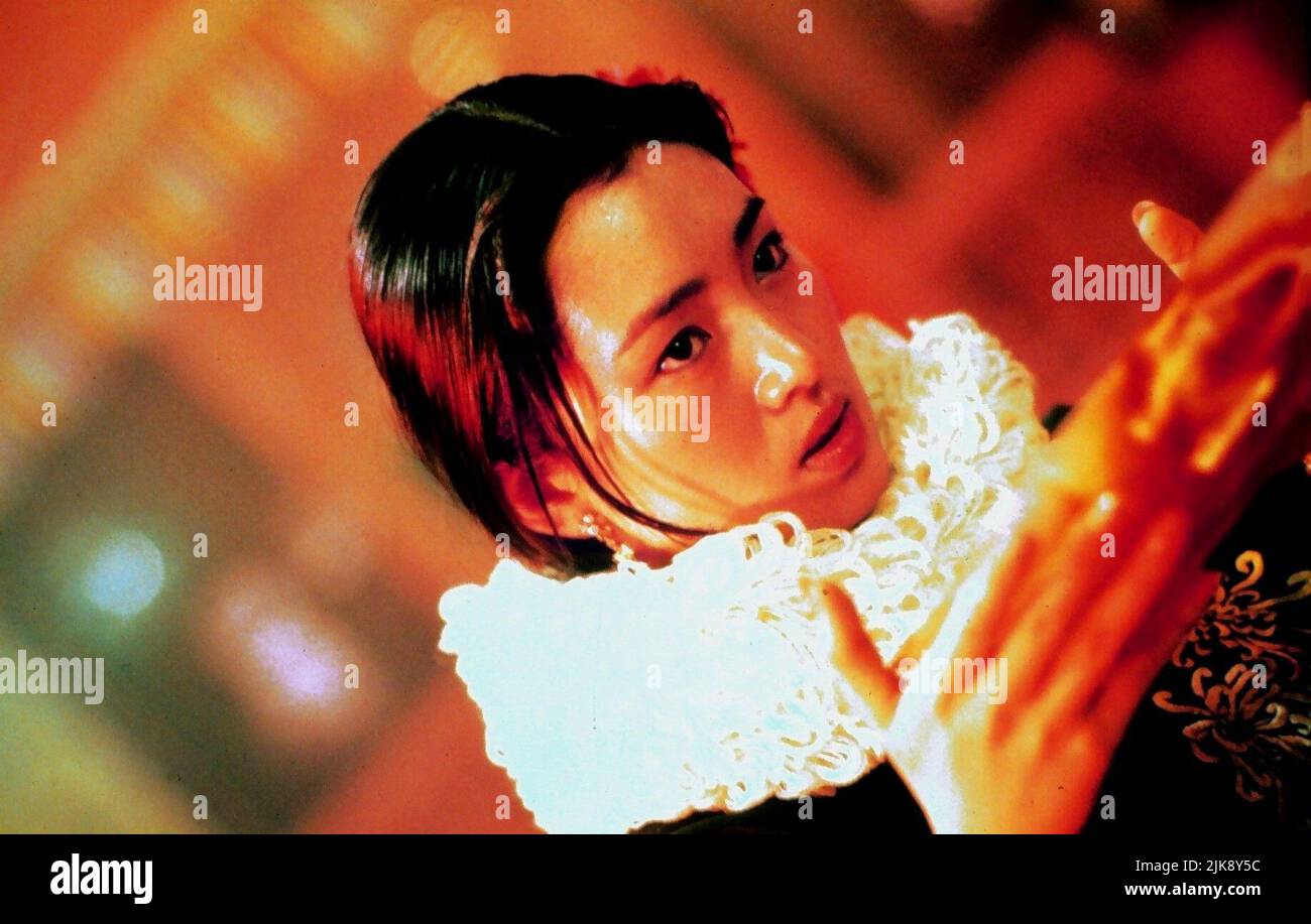 Gong li Film addio alla mia concubina; Ba Wang Bie Ji (Ba wang bie ji) CHN/HK 1993, regista: Kaige Chen 20 maggio 1993 **ATTENZIONE** questa fotografia è ad uso esclusivamente editoriale ed è copyright dei film TOMSON e/o del fotografo assegnato dalla Film o Production Company e può essere riprodotta solo da pubblicazioni in concomitanza con la promozione del suddetto Film. È richiesto un credito obbligatorio per i film TOMSON. Il fotografo deve essere accreditato anche se conosciuto. Nessun uso commerciale può essere concesso senza l'autorizzazione scritta di The Film Company. Foto Stock
