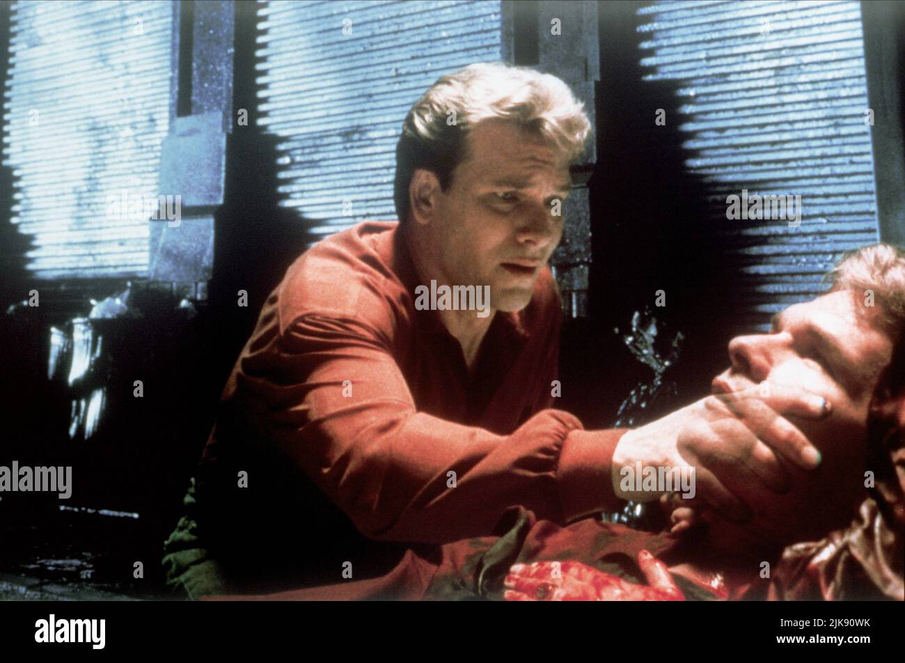 Patrick Swayze Film Ghost (USA 1990) personaggi: Sam Wheat regista: Jerry Zucker 13 luglio 1990 **ATTENZIONE** questa fotografia è solo per uso editoriale ed è copyright della PARAMOUNT e/o del fotografo assegnato dalla Film o Production Company e può essere riprodotta solo da pubblicazioni in concomitanza con la promozione del suddetto Film. È richiesto un credito obbligatorio per LA PRIORITÀ. Il fotografo deve essere accreditato anche se conosciuto. Nessun uso commerciale può essere concesso senza l'autorizzazione scritta di The Film Company. Foto Stock