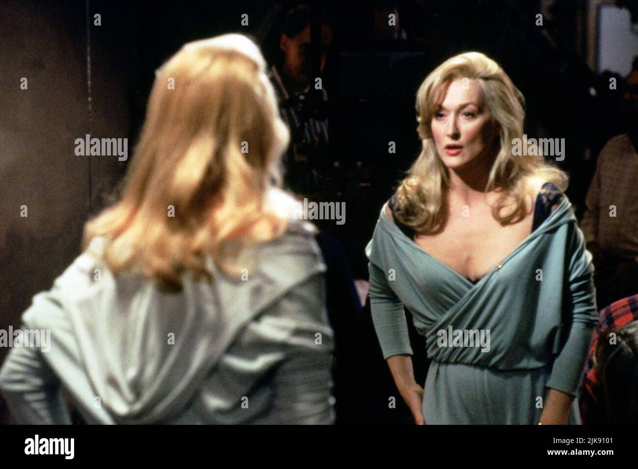 Meryl Streep Film Death becomes Her (USA 1992) Characters: Madeline Ashton regista: Robert Zemeckis 31 luglio 1992 **WARNING** questa fotografia è solo per uso editoriale ed è copyright di UNIVERSAL e/o The Photographer assegnato dalla Film o Production Company e può essere riprodotta solo da pubblicazioni in concomitanza con la promozione del suddetto Film. È richiesto un credito obbligatorio a UNIVERSAL. Il fotografo deve essere accreditato anche se conosciuto. Nessun uso commerciale può essere concesso senza l'autorizzazione scritta di The Film Company. Foto Stock