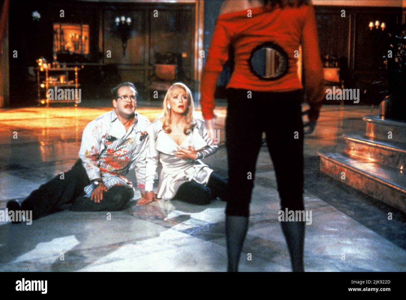 Bruce Willis, Meryl Streep, Goldie Hawn Film: Death Become Her (USA 1992) personaggi: Dr. Ernest Menville, Madeline Ashton, Helen Sharp regista: Robert Zemeckis 31 luglio 1992 **AVVISO** questa fotografia è solo per uso editoriale ed è il copyright di UNIVERSAL e/o del fotografo assegnato dalla Film o dalla Società di produzione e può essere riprodotto solo da pubblicazioni in concomitanza con la promozione del suddetto Film. È richiesto un credito obbligatorio per UNIVERSAL. Il fotografo deve essere accreditato anche quando è noto. Nessun uso commerciale può essere concesso senza autorizzazione scritta da parte della pellicola C. Foto Stock