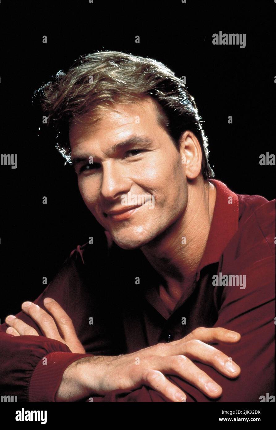 Patrick Swayze Film Ghost (USA 1990) personaggi: Sam Wheat regista: Jerry Zucker 13 luglio 1990 **ATTENZIONE** questa fotografia è solo per uso editoriale ed è copyright della PARAMOUNT e/o del fotografo assegnato dalla Film o Production Company e può essere riprodotta solo da pubblicazioni in concomitanza con la promozione del suddetto Film. È richiesto un credito obbligatorio per LA PRIORITÀ. Il fotografo deve essere accreditato anche se conosciuto. Nessun uso commerciale può essere concesso senza l'autorizzazione scritta di The Film Company. Foto Stock