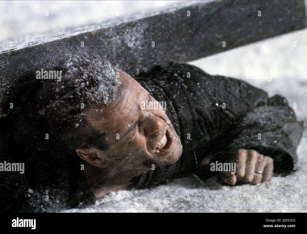 Bruce Willis Film: Die Hard 2; Die Hard 2: Die Harder (USA 1990) personaggi: John McClane regista: Renny Harlin 02 luglio 1990 **AVVISO** questa foto è solo per uso editoriale ed è il copyright di 20th CENTURY FOX e/o il fotografo assegnato dalla Film o dalla Production Company e può essere riprodotto solo da pubblicazioni in concomitanza con la promozione del suddetto Film. È richiesto un credito obbligatorio per 20th CENTURY FOX. Il fotografo deve essere accreditato anche quando è noto. Nessun uso commerciale può essere concesso senza l'autorizzazione scritta della Film Company. Foto Stock