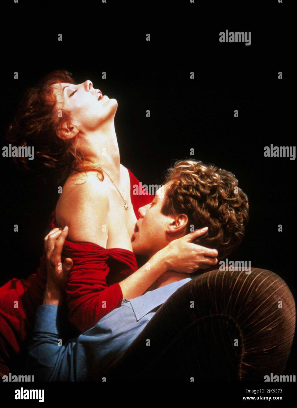 Susan Sarandon e James Spader Film: White Palace (1990) personaggi: Nora Baker, Max Baron regista: Luis Mandoki 19 ottobre 1990 **AVVISO** questa foto è solo per uso editoriale ed è il copyright di UNIVERSAL e/o del fotografo assegnato dalla Film o dalla Società di produzione e può essere riprodotto solo da pubblicazioni in concomitanza con la promozione del suddetto Film. È richiesto un credito obbligatorio per UNIVERSAL. Il fotografo deve essere accreditato anche quando è noto. Nessun uso commerciale può essere concesso senza l'autorizzazione scritta della Film Company. Foto Stock