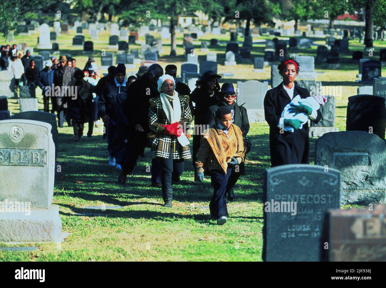 Film di scena funerale: Candyman (USA 1992) regista: Bernard Rose 11 Settembre 1992 **ATTENZIONE** questa foto è solo per uso editoriale ed è copyright DI COLUMBIA e/o del fotografo assegnato dalla Film o dalla Production Company e può essere riprodotta solo da pubblicazioni in concomitanza con la promozione del suddetto Film. È richiesto un credito obbligatorio per COLUMBIA. Il fotografo deve essere accreditato anche quando è noto. Nessun uso commerciale può essere concesso senza l'autorizzazione scritta della Film Company. Foto Stock