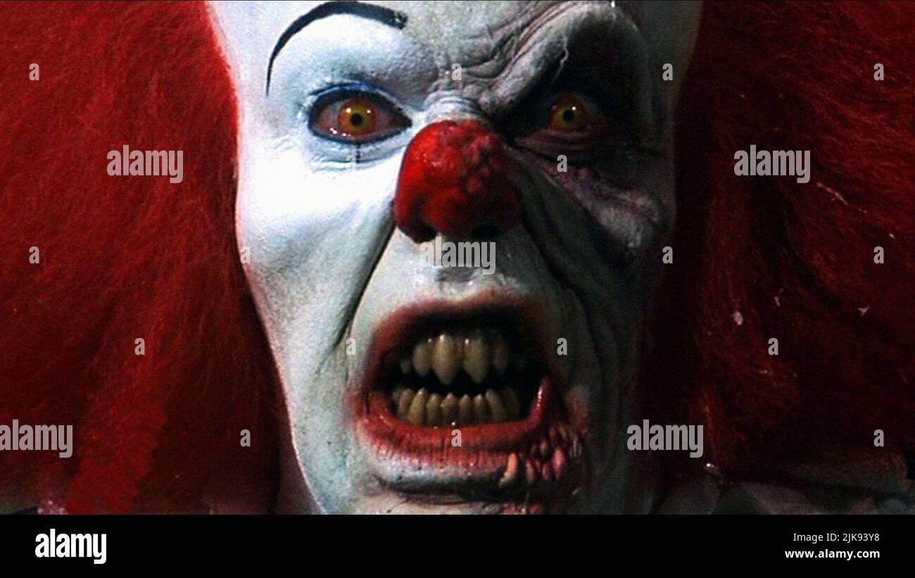 Tim Curry Film Stephen King'S IT (1990) regista: Tommy Lee Wallace 18 novembre 1990 **ATTENZIONE** questa fotografia è solo per uso editoriale ed è copyright di LORIMAR TELEVISION e/o The Photographer assegnato dalla Film o Production Company e può essere riprodotta solo da pubblicazioni in concomitanza con la promozione del suddetto Film. È richiesto un credito obbligatorio a LORIMAR TELEVISION. Il fotografo deve essere accreditato anche se conosciuto. Nessun uso commerciale può essere concesso senza l'autorizzazione scritta di The Film Company. Foto Stock