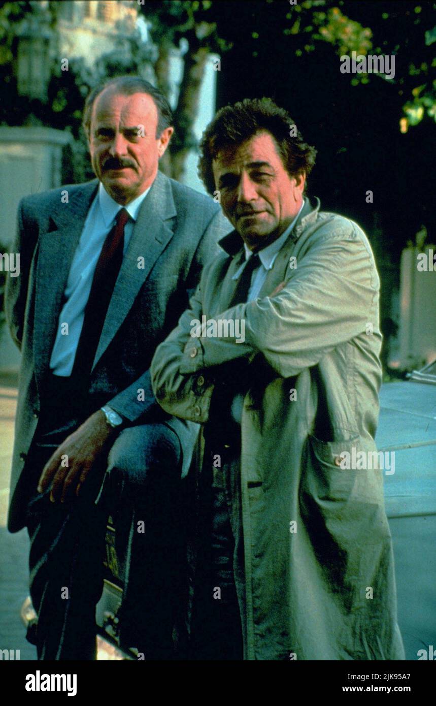 Dabney Coleman & Peter Falk Film: Columbo (serie TV) personaggi: Hugh Creighton & Lt. Columbo USA 1971-2003, / 10. Staffel, Stagione 10, episodio 10,03: "Columbo e il Marder di Una stella di roccia" (dir. Alan J. Levi, 1991) 29 Aprile 1991 **ATTENZIONE** questa fotografia è ad uso esclusivamente editoriale ed è copyright DI UNIVERSAL e/o del fotografo assegnato dalla Film o dalla Production Company e può essere riprodotta solo da pubblicazioni in concomitanza con la promozione del suddetto Film. È richiesto un credito obbligatorio per UNIVERSAL. Il fotografo deve essere accreditato anche quando è noto. Nessun uso commerciale Foto Stock