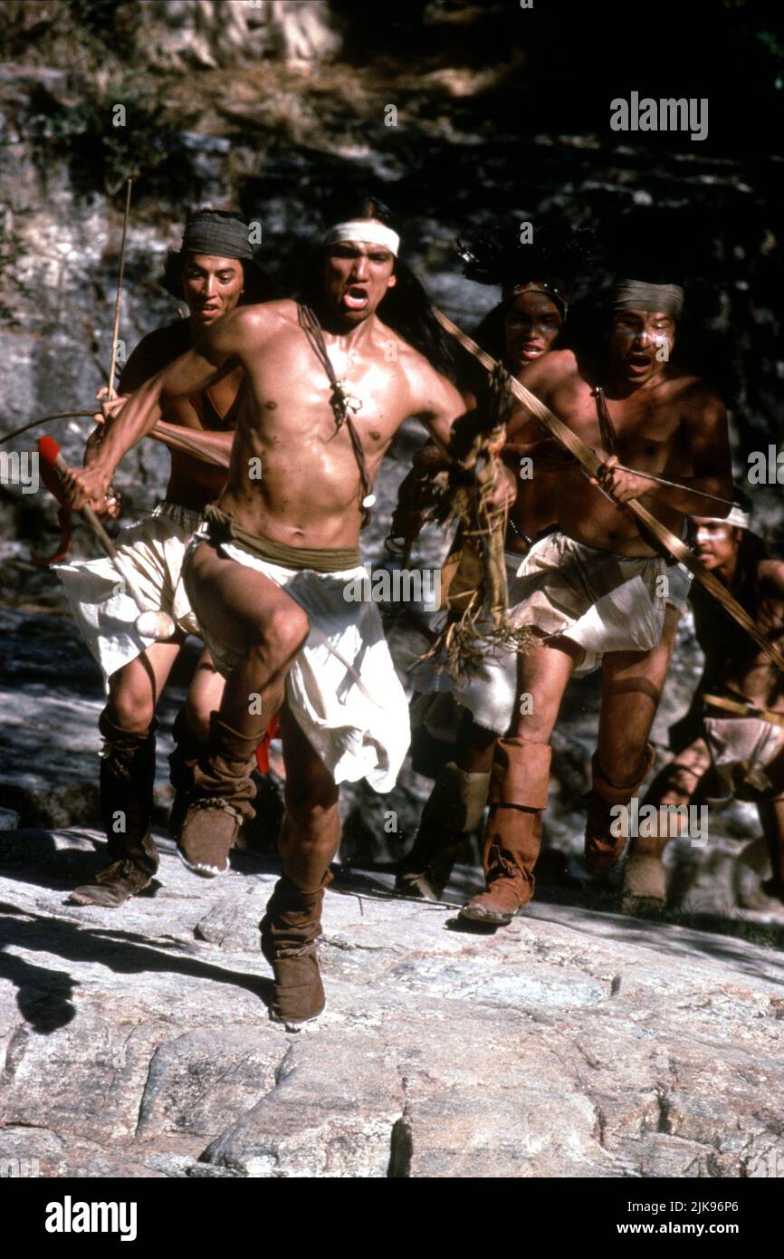 Apache Indians Film: Geronimo: An American Legend (1993) regista: Walter Hill 10 Dicembre 1993 **ATTENZIONE** questa foto è solo per uso editoriale ed è copyright DI COLUMBIA e/o del fotografo assegnato dalla Film o dalla Production Company e può essere riprodotta solo da pubblicazioni in concomitanza con la promozione del suddetto Film. È richiesto un credito obbligatorio per COLUMBIA. Il fotografo deve essere accreditato anche quando è noto. Nessun uso commerciale può essere concesso senza l'autorizzazione scritta della Film Company. Foto Stock