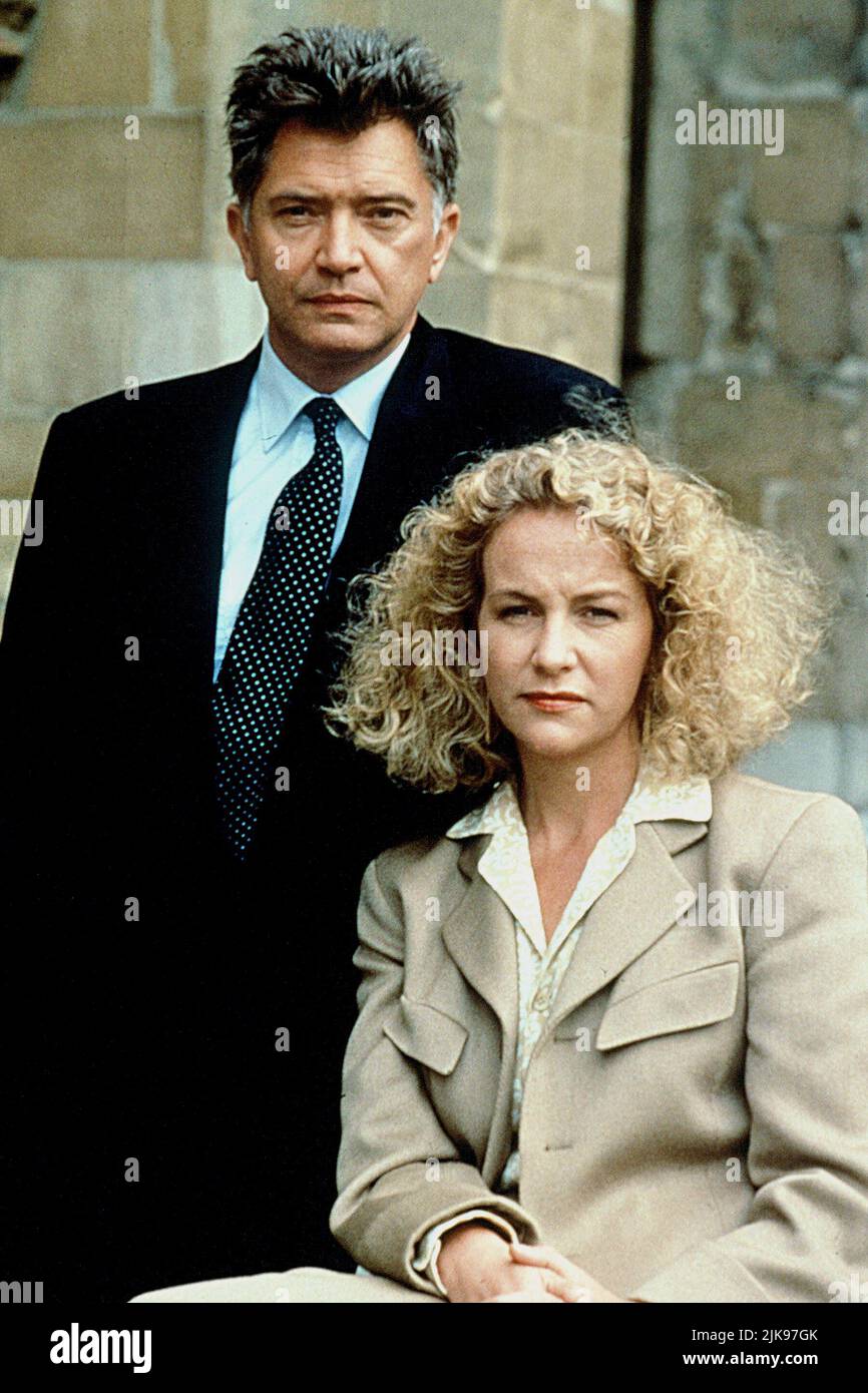 Martin Shaw, Ingrid Lacey Television: The Chief (1990) Characters: Chief Constable Alan Cade / ... (23 episodi, 1993-1995), Alison Dell (3 episodi, 1994) 24 aprile 1990 **WARNING** questa fotografia è solo per uso editoriale ed è copyright di ITV e/o The Photographer assegnato dalla Film or Production Company e può essere riprodotta solo da pubblicazioni in concomitanza con la promozione del film sopra. È richiesto un credito obbligatorio per ITV. Il fotografo deve essere accreditato anche se conosciuto. Nessun uso commerciale può essere concesso senza l'autorizzazione scritta di The Film Company. Foto Stock
