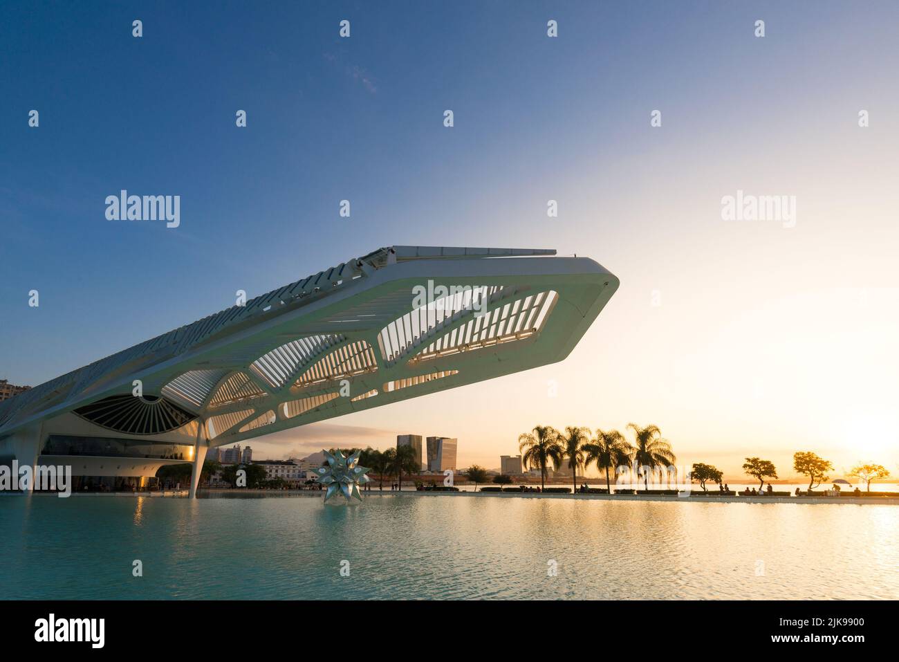 Il Museo del futuro, un museo della scienza a Rio de Janeiro. Progettato dall'architetto spagnolo Santiago Calatrava e costruito accanto al Molo Maua. Foto Stock