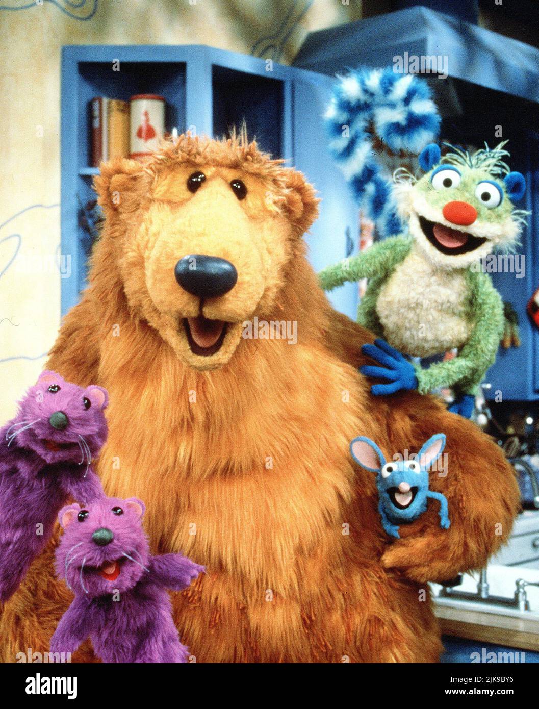 Bear in the big blue house immagini e fotografie stock ad alta