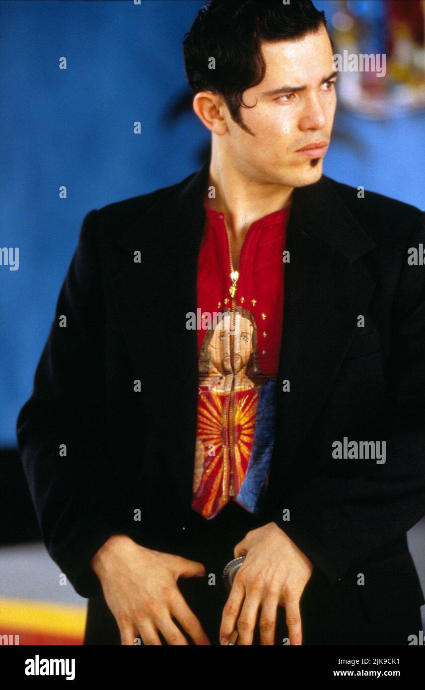 John Leguizamo Film Romeo + Giulietta; Romeo e Giulietta (USA 1996) regista: Baz Luhrmann 01 novembre 1996 **ATTENZIONE** questa fotografia è ad uso esclusivamente editoriale ed è copyright della 20TH CENTURY FOX e/o del fotografo assegnato dalla Film o Production Company e può essere riprodotta solo da pubblicazioni in concomitanza con la promozione del suddetto Film. È richiesto un credito obbligatorio a 20TH CENTURY FOX. Il fotografo deve essere accreditato anche se conosciuto. Nessun uso commerciale può essere concesso senza l'autorizzazione scritta di The Film Company. Foto Stock