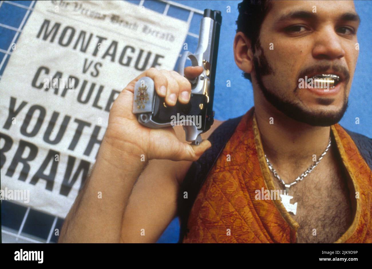 Capulet Gang Member Film Romeo + Giulietta; Romeo e Giulietta (USA 1996) regista: Baz Luhrmann 01 novembre 1996 **ATTENZIONE** questa fotografia è ad uso esclusivamente editoriale ed è copyright della 20TH CENTURY FOX e/o del fotografo assegnato dalla Film o Production Company e può essere riprodotta solo da pubblicazioni in concomitanza con la promozione del suddetto Film. È richiesto un credito obbligatorio a 20TH CENTURY FOX. Il fotografo deve essere accreditato anche se conosciuto. Nessun uso commerciale può essere concesso senza l'autorizzazione scritta di The Film Company. Foto Stock