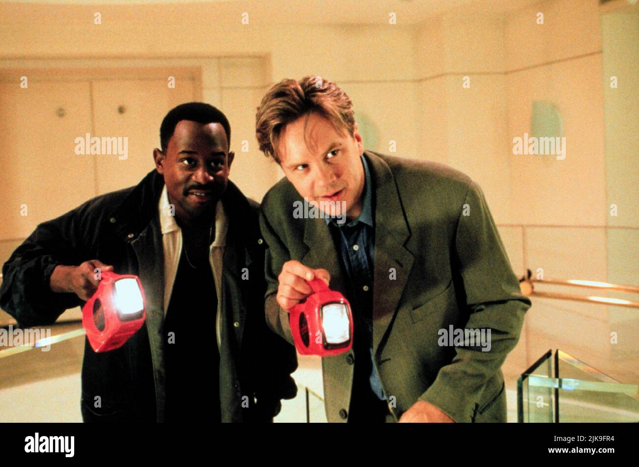 Martin Lawrence & Tim Robbins Film: Nothing to Lose (USA 1997) personaggi: Terrance Paul Davidson & Nick Beam regista: Steve Oedekerk 18 luglio 1997 **AVVISO** questa fotografia è solo per uso editoriale ed è copyright delle IMMAGINI TOUCHSTONE e/o del fotografo assegnato dalla Film o dalla Production Company e può essere riprodotta solo da pubblicazioni in concomitanza con la promozione del suddetto Film. È richiesto un credito obbligatorio per LE IMMAGINI TOUCHSTONE. Il fotografo deve essere accreditato anche quando è noto. Nessun uso commerciale può essere concesso senza l'autorizzazione scritta della Film Company Foto Stock