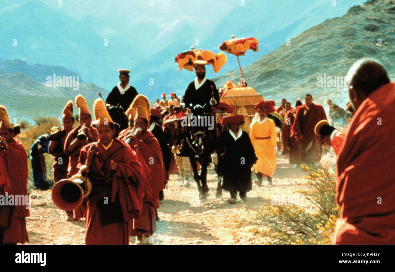 Tibetan Monk Scene Film Seven Years in Tibet (USA/UK 1997) regista: Jean-Jacques Annaud 13 settembre 1997 **WARNING** questa fotografia è ad uso esclusivamente editoriale ed è copyright DELLA COLUMBIA TRISTAR e/o del fotografo assegnato dalla Film o Production Company e può essere riprodotta solo da pubblicazioni in concomitanza con la promozione del suddetto Film. È richiesto un credito obbligatorio per COLUMBIA TRISTAR. Il fotografo deve essere accreditato anche se conosciuto. Nessun uso commerciale può essere concesso senza l'autorizzazione scritta di The Film Company. Foto Stock