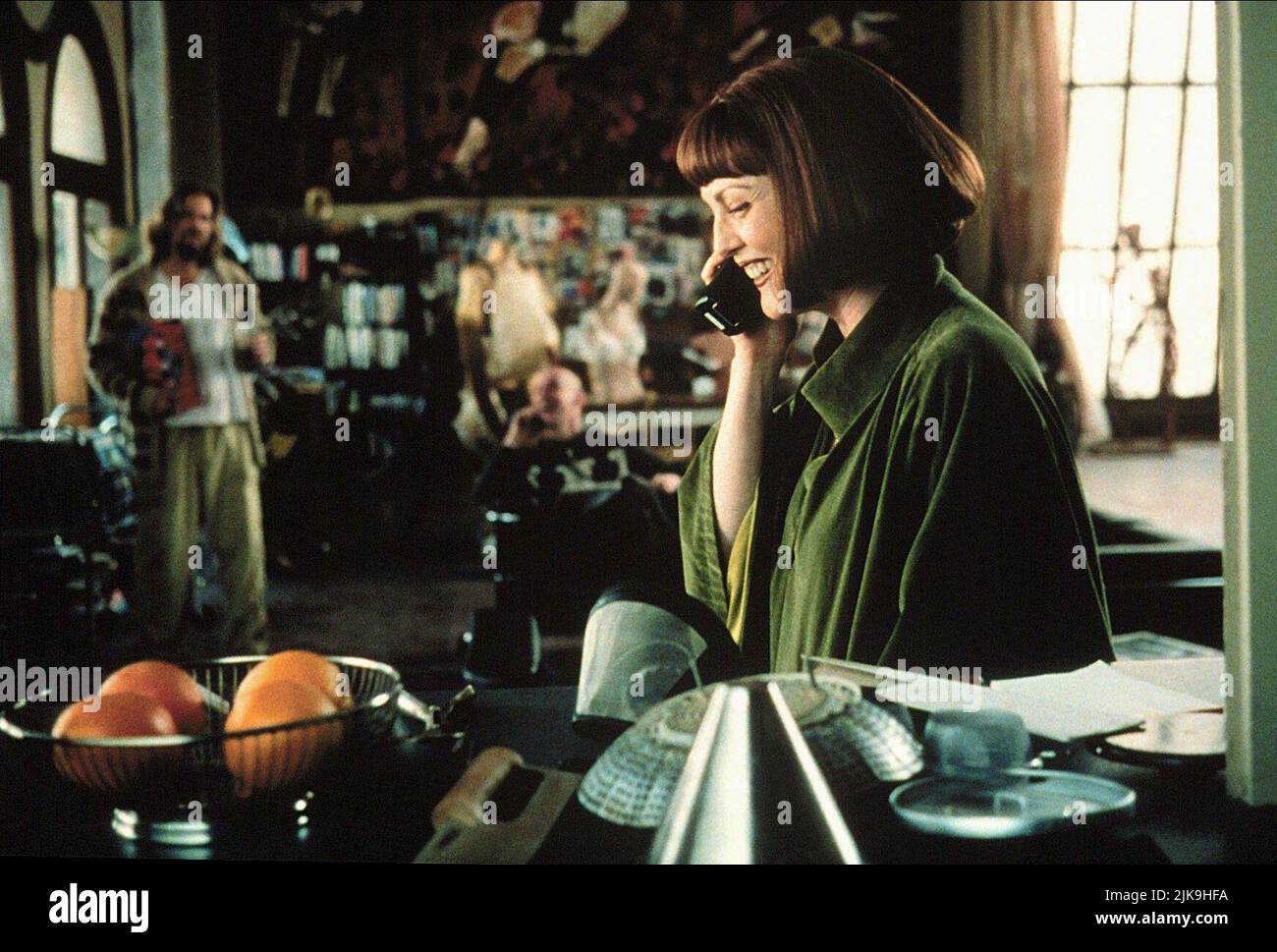 Julianne Moore Film The Big Lebowski (USA/UK 1998) personaggi: Maude Lebowski regista: Ethan Coen & Joel Coen 15 febbraio 1998 **ATTENZIONE** questa fotografia è ad uso esclusivamente editoriale ed è copyright di GRAMERCY PICTURES e/o del fotografo assegnato dalla Film o Production Company e può essere riprodotta solo da pubblicazioni in concomitanza con la promozione del suddetto Film. È richiesto un credito obbligatorio per LE FOTO GRAMERCY. Il fotografo deve essere accreditato anche se conosciuto. Nessun uso commerciale può essere concesso senza l'autorizzazione scritta di The Film Company. Foto Stock