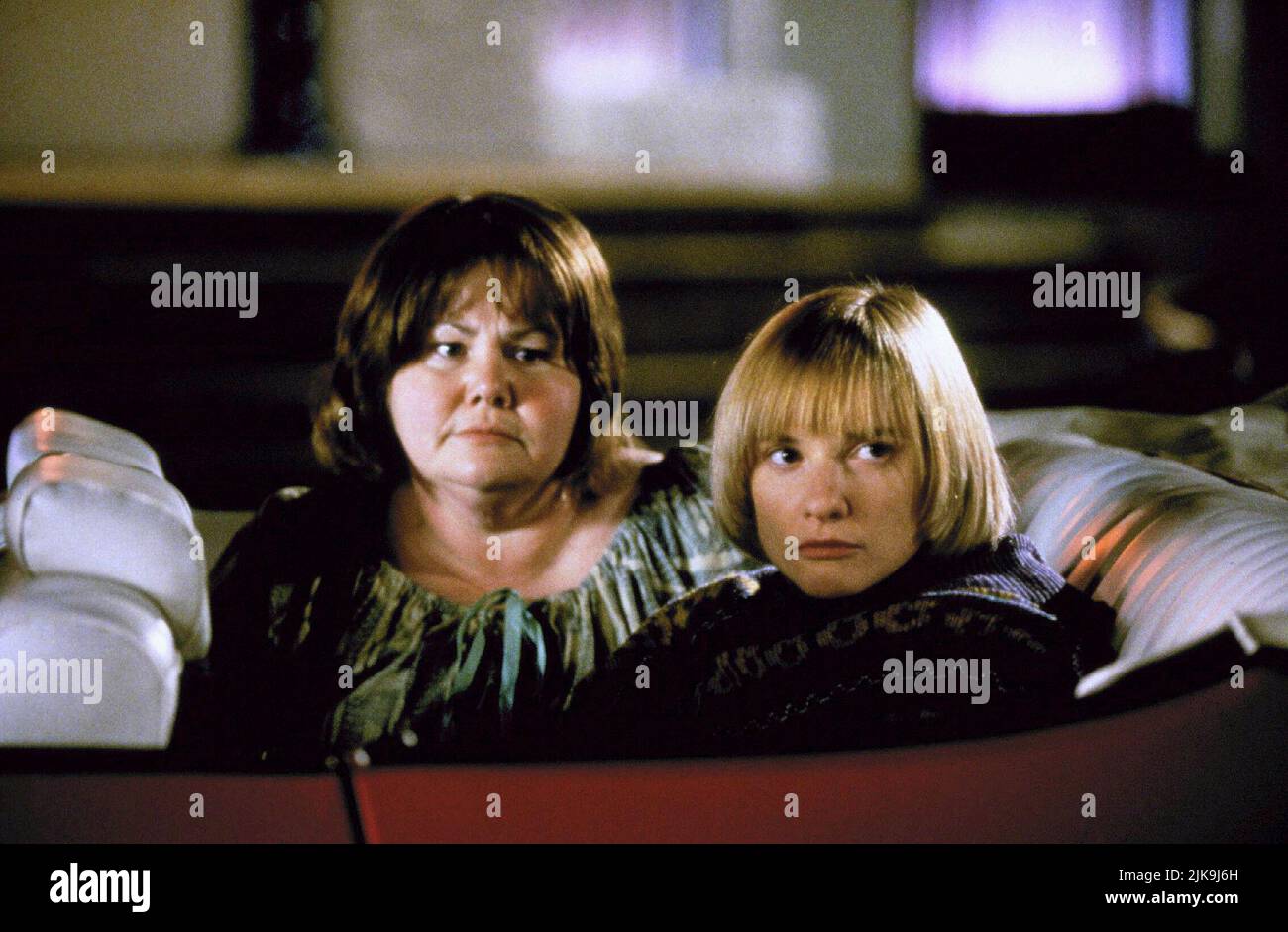 Annette Badland, Jane Horrocks Film Little Voice (1998) personaggi: Sadie,LV regista: Mark Herman 18 settembre 1998 **ATTENZIONE** questa fotografia è ad uso esclusivamente editoriale ed è copyright di SCALA PROD. E/o il fotografo assegnato dalla Film o dalla Production Company e può essere riprodotto solo da pubblicazioni in concomitanza con la promozione del suddetto Film. Credito obbligatorio a SCALA PROD. è obbligatorio. Il fotografo deve essere accreditato anche se conosciuto. Nessun uso commerciale può essere concesso senza l'autorizzazione scritta di The Film Company. Foto Stock