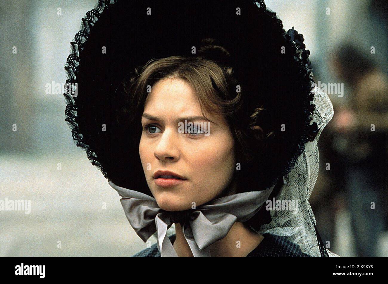 Claire Danes Film: Les Miserables (USA/UK/DE 1998) personaggi: Cosette / Literaturverfilmung (basato sul libro di Victor Hugo) regista: Bille Agosto 01 Maggio 1998 **ATTENZIONE** questa foto è solo ad uso editoriale ed è copyright delle IMMAGINI TRISTAR e/o del fotografo assegnato dalla Film o dalla Società di produzione e può essere riprodotta solo da pubblicazioni in concomitanza con la promozione del suddetto Film. È richiesto un credito obbligatorio per LE IMMAGINI TRISTAR. Il fotografo deve essere accreditato anche quando è noto. Nessun uso commerciale può essere concesso senza l'autorizzazione scritta della Fil Foto Stock