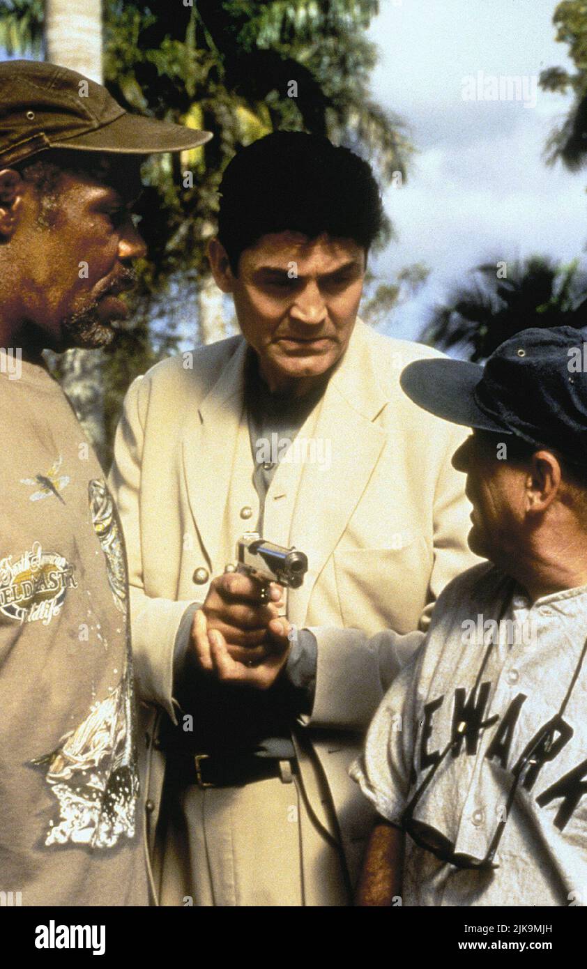 Danny Glover & Joe pesci Film Gone Fishin'; Gone Fishing (1997) personaggi: Gus Green & Joe Waters regista: Christopher Cain 30 maggio 1997 **ATTENZIONE** questa fotografia è solo per uso editoriale ed è copyright di TOUCHSTONE e/o del fotografo assegnato dalla Film or Production Company e può essere riprodotta solo da pubblicazioni in concomitanza con la promozione del suddetto Film. È richiesto un credito obbligatorio a TOUCHSTONE. Il fotografo deve essere accreditato anche se conosciuto. Nessun uso commerciale può essere concesso senza l'autorizzazione scritta di The Film Company. Foto Stock