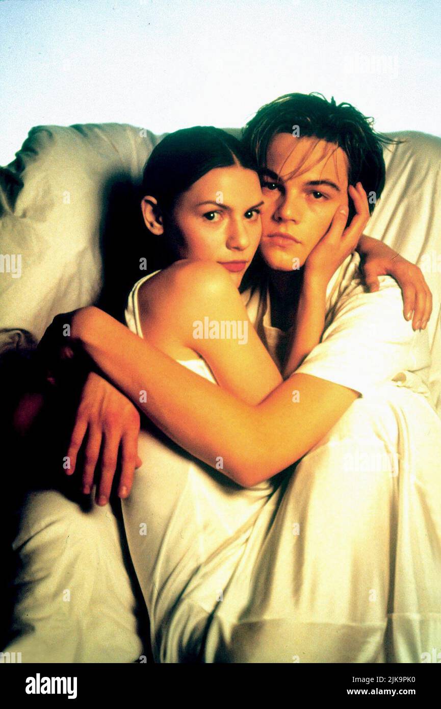 Leonardo Dicaprio & Claire Danes Film Romeo + Giulietta; Romeo e Giulietta (USA 1996) regista: Baz Luhrmann 01 novembre 1996 **ATTENZIONE** questa fotografia è ad uso esclusivamente editoriale ed è copyright della 20TH CENTURY FOX e/o del fotografo assegnato dalla Film o Production Company e può essere riprodotta solo da pubblicazioni in concomitanza con la promozione del suddetto Film. È richiesto un credito obbligatorio a 20TH CENTURY FOX. Il fotografo deve essere accreditato anche se conosciuto. Nessun uso commerciale può essere concesso senza l'autorizzazione scritta di The Film Company. Foto Stock