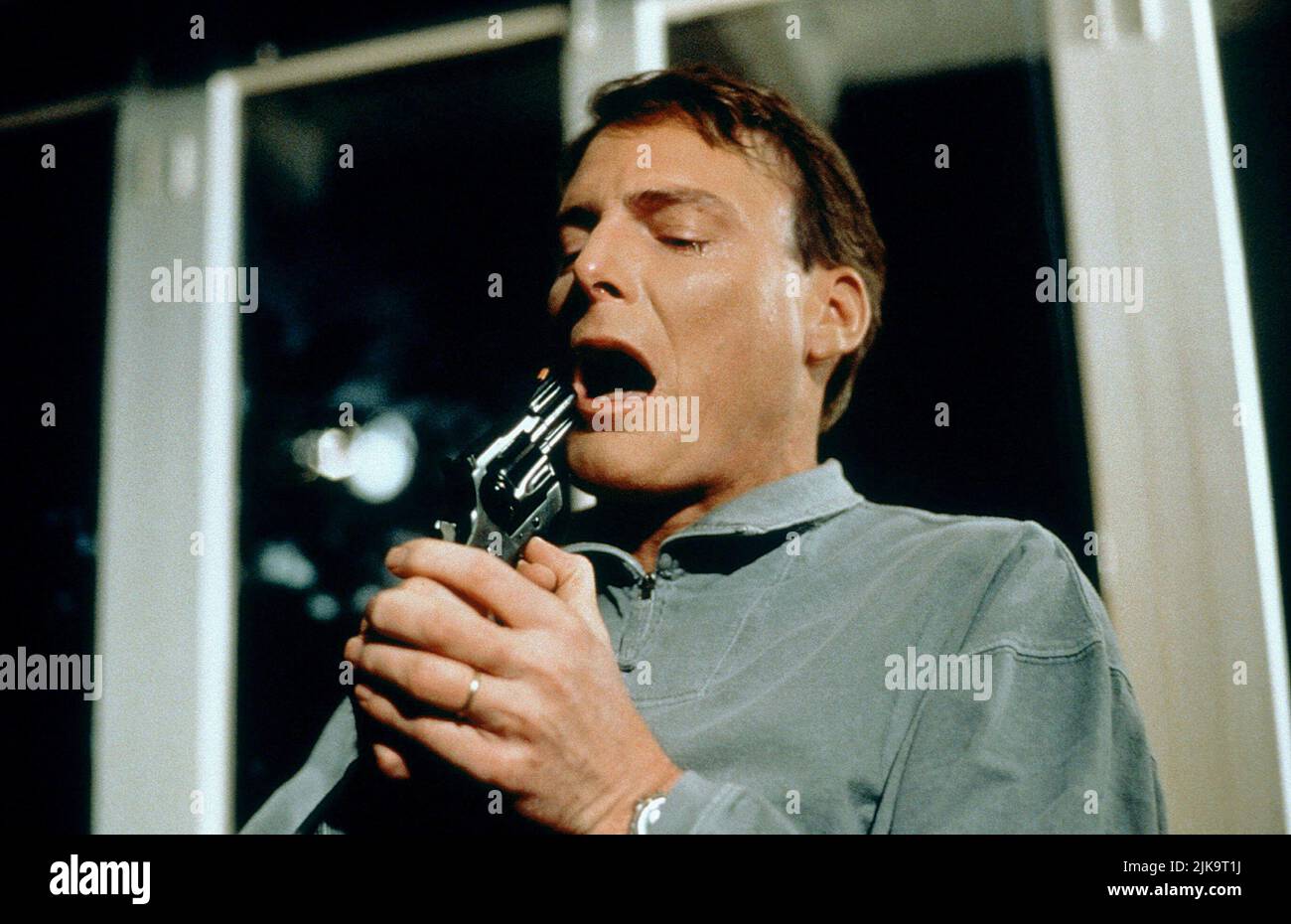 Christopher Reeve Film Above Suspicion (1996) personaggi: Dempsey Cain regista: Steven Schachter 21 maggio 1995 **WARNING** questa fotografia è solo per uso editoriale ed è copyright del BOTTEGHINO DI CASA e/o del fotografo assegnato dalla Film o Production Company e può essere riprodotta solo da pubblicazioni in concomitanza con la promozione del suddetto film. È richiesto un credito obbligatorio per IL BOX OFFICE DOMESTICO. Il fotografo deve essere accreditato anche se conosciuto. Nessun uso commerciale può essere concesso senza l'autorizzazione scritta di The Film Company. Foto Stock