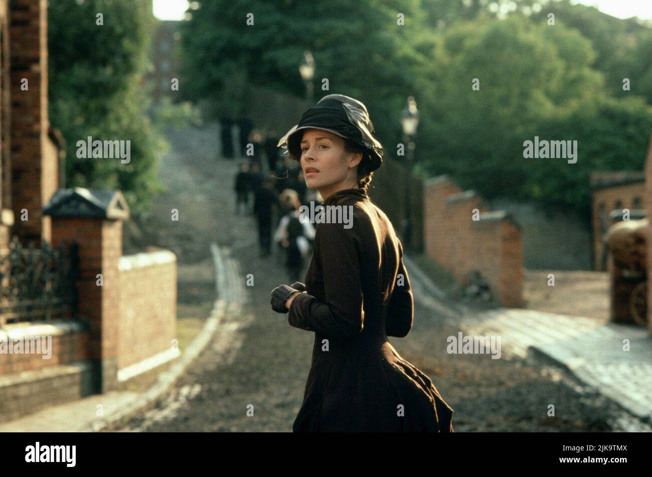 Embeth Davidtz Film Feast of July (1995) personaggi: Bella Ford regista: Christopher Menaul 25 gennaio 1995 **ATTENZIONE** questa fotografia è solo per uso editoriale ed è copyright di MERCHANT-IVORY e/o The Photographer assegnato dalla Film or Production Company e può essere riprodotta solo da pubblicazioni in concomitanza con la promozione del suddetto Film. È richiesto un credito obbligatorio a MERCHANT-IVORY. Il fotografo deve essere accreditato anche se conosciuto. Nessun uso commerciale può essere concesso senza l'autorizzazione scritta di The Film Company. Foto Stock