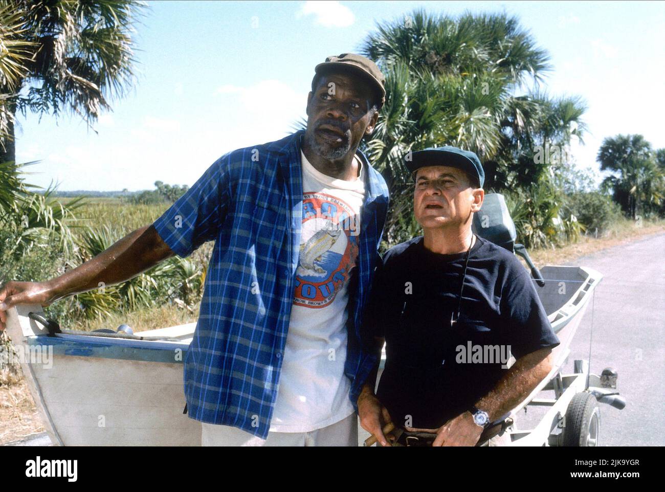 Danny Glover & Joe pesci Film Gone Fishin'; Gone Fishing (1997) regista: Christopher Cain 30 maggio 1997 **ATTENZIONE** questa fotografia è solo per uso editoriale ed è copyright di TOUCHSTONE e/o del fotografo assegnato dalla Film o Production Company e può essere riprodotta solo da pubblicazioni in concomitanza con la promozione del suddetto Film. È richiesto un credito obbligatorio a TOUCHSTONE. Il fotografo deve essere accreditato anche se conosciuto. Nessun uso commerciale può essere concesso senza l'autorizzazione scritta di The Film Company. Foto Stock