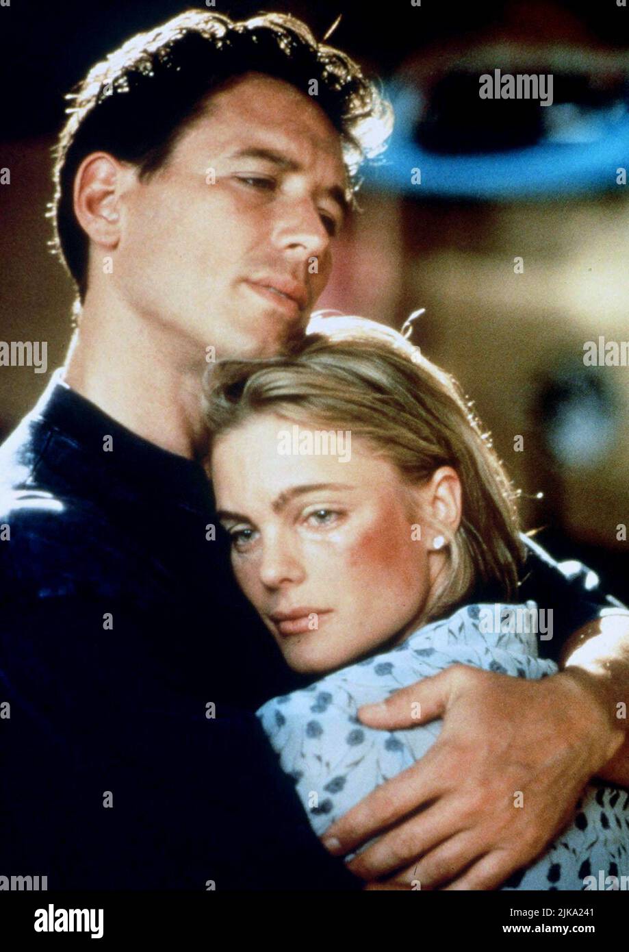 Brian Wimmer & Erika Eleniak Film One Hot Summer Night (1995) personaggi: Richard Linsky & Kelly Moore Brooks 12 marzo 1998 **ATTENZIONE** questa fotografia è ad uso esclusivamente editoriale ed è copyright di o'HARA-HOROWITZ e/o The Photographer assegnato dalla Film or Production Company e può essere riprodotta solo da pubblicazioni in concomitanza con la promozione del suddetto Film. È richiesto un credito obbligatorio a o'HARA-HOROWITZ. Il fotografo deve essere accreditato anche se conosciuto. Nessun uso commerciale può essere concesso senza l'autorizzazione scritta di The Film Company. Foto Stock