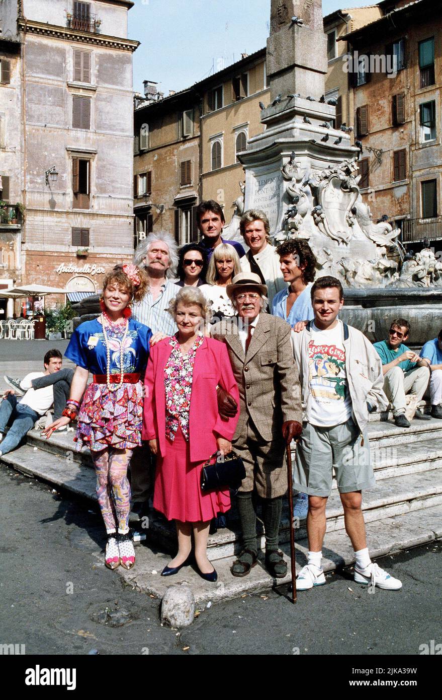 Gilly Coman, Jean Boht, Kenneth Waller, Nick Conway, Ronald Forfar, Sharon Byatt, Rita Tushingham, Johnathan Morris, Charles Lawson, Peter Howitt Televisione: Pane (1995) personaggi: Aveline Boswell, Nellie Boswell (74 episodi, 1986-1991), Grandad (74 episodi, 1986-1991), Billy Boswell, Freddie Boswell (37 episodi, 1986-1990), Irene Boswell, 3 episodi, Joizey, 1986 episodi, 1987 episodi, Joizey John Dahl 23 Febbraio 1996 **ATTENZIONE** questa foto è solo per uso editoriale ed è il copyright di BBC e/o del fotografo assegnato dalla Film o dalla Società di produzione e può solo Foto Stock