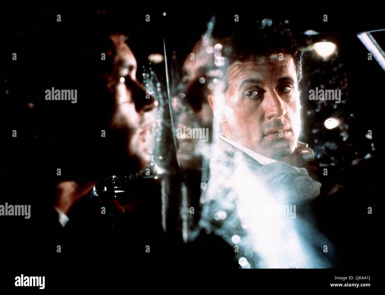 Antonio Banderas & Sylvester Stallone Film Assassins (USA/FR 1995) personaggi: Miguel Bain & Robert Rath regista: Richard Donner 06 ottobre 1995 **ATTENZIONE** questa fotografia è solo per uso editoriale ed è copyright DELLA WARNER BROS. E/o il fotografo assegnato dalla Film o dalla Production Company e può essere riprodotto solo da pubblicazioni in concomitanza con la promozione del suddetto Film. Un credito obbligatorio alla WARNER BROS. è obbligatorio. Il fotografo deve essere accreditato anche se conosciuto. Nessun uso commerciale può essere concesso senza l'autorizzazione scritta di The Film Company. Foto Stock