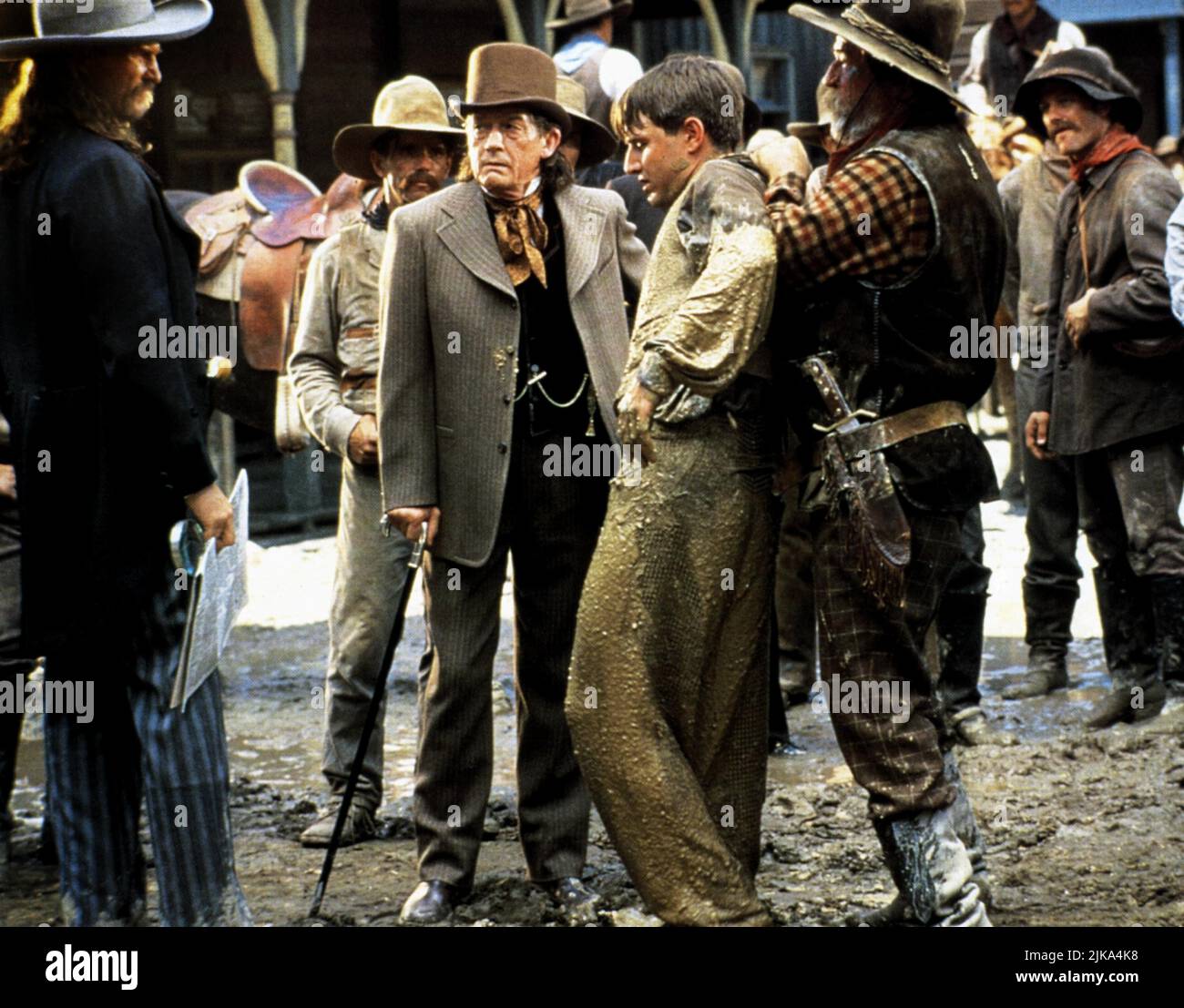 Jeff Bridges, John Hurt, David Arquette & James Gammon Film: Wild Bill (USA 1995) personaggi: James Butler 'Wild Bill' Hickok, Charley Prince, Jack McCall & California Joe regista: Walter Hill 01 Dicembre 1995 **ATTENZIONE** questa foto è solo per uso editoriale ed è copyright di ARTISTI UNITI e/o del fotografo assegnato dalla Film o dalla Società di produzione e può essere riprodotta solo da pubblicazioni in concomitanza con la promozione del suddetto Film. È richiesto un credito obbligatorio per GLI ARTISTI UNITI. Il fotografo deve essere accreditato anche quando è noto. Nessun uso commerciale può essere gran Foto Stock