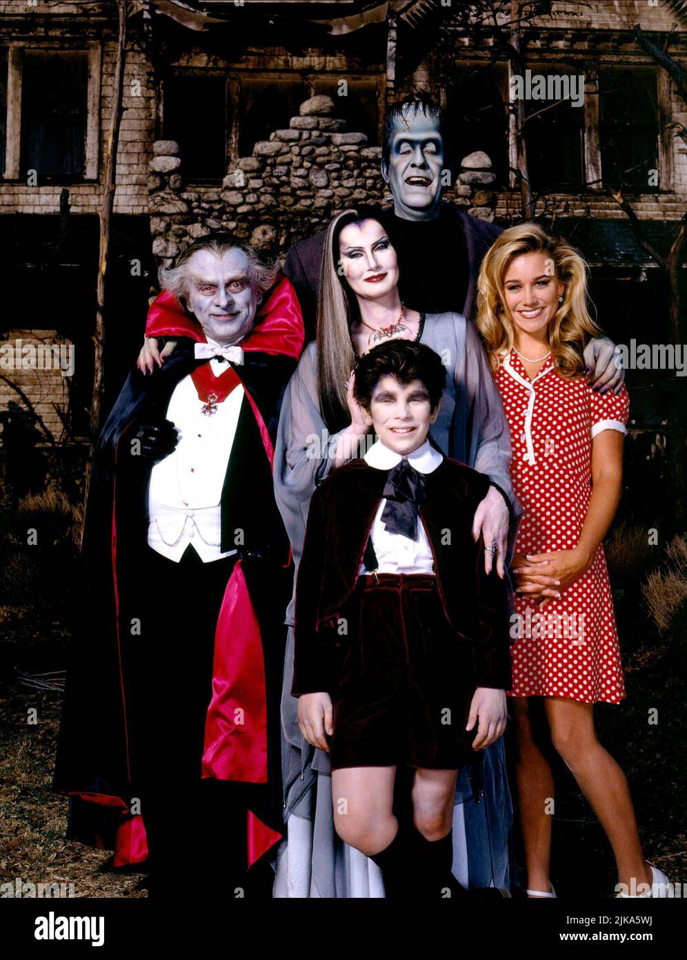 Howard Morton, Lee Meriwether, Jason Marsden, John Schuck & Hilary Van Dyke Television: The Munsters' spaventoso Little Christmas (TV-Film) USA 1996, Director: Ian Emes 17 Dicembre 1996 **ATTENZIONE** questa fotografia è solo per uso editoriale ed è copyright della TELEVISIONE MCA e/o del fotografo assegnato dalla Società di produzione o di Film e può essere riprodotta solo da pubblicazioni in concomitanza con la promozione del suddetto Film. È richiesto un credito obbligatorio per LA TELEVISIONE MCA. Il fotografo deve essere accreditato anche quando è noto. Nessun uso commerciale può essere concesso senza authori scritto Foto Stock