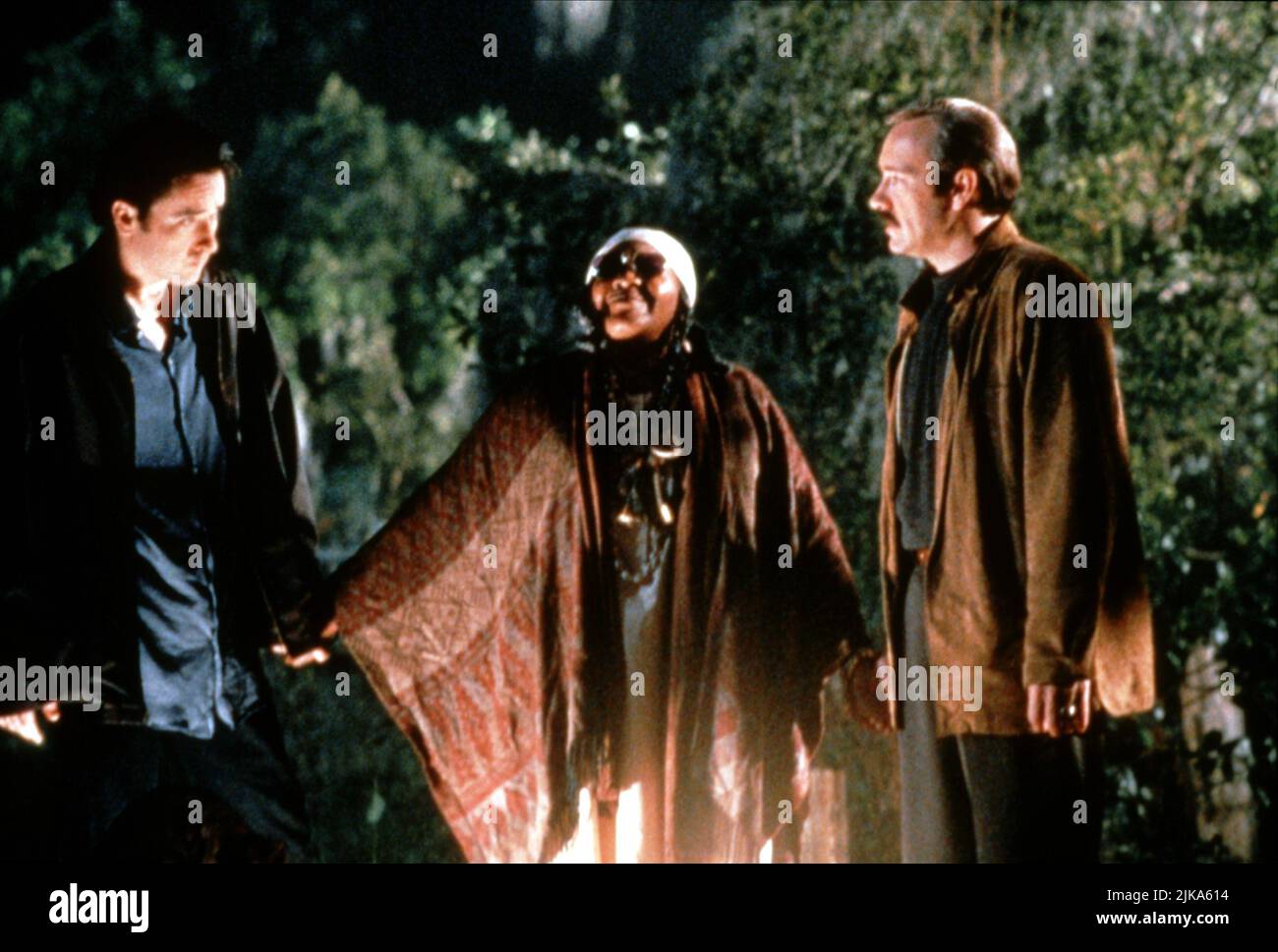 John Cusack, Irma P. Hall & Kevin Spacey Film: Midnight in the Garden of Good and Evil (USA 1997) personaggi: John Kelso & Jim Williams regista: Clint Eastwood 17 Novembre 1997 **ATTENZIONE** questa fotografia è solo per uso editoriale ed è il copyright di WARNER BROS. E/o del fotografo assegnato dalla Film o dalla Production Company e può essere riprodotta solo da pubblicazioni in concomitanza con la promozione del suddetto Film. È richiesto un credito obbligatorio per WARNER BROS. Il fotografo deve essere accreditato anche quando è noto. Nessun uso commerciale può essere concesso senza autorizzazione scritta da parte di Foto Stock