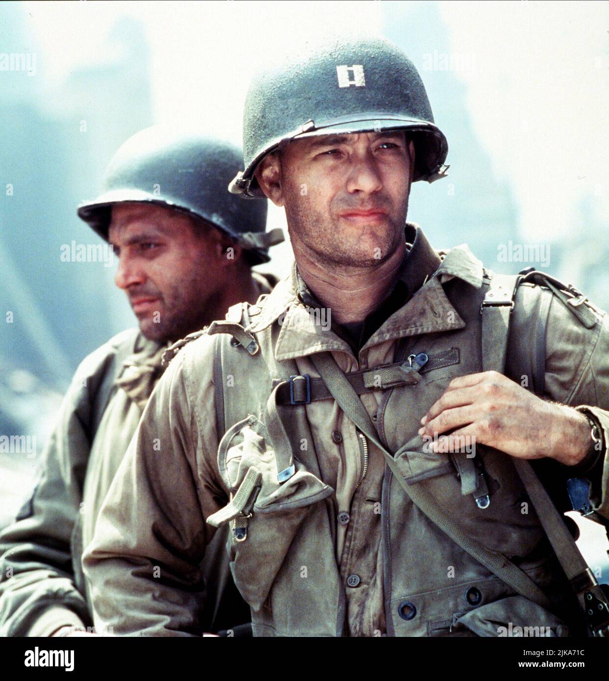 Tom Sizemore & Tom Hanks Film: Salvare Ryan privato (USA 1998) personaggi: SGT. Mike Horvath & Capt. John H. Miller Direttore: Steven Spielberg 21 luglio 1998 **AVVISO** questa fotografia è solo per uso editoriale ed è copyright delle IMMAGINI DREAMWORKSPARAMOUNT e/o del fotografo assegnato dalla Società di produzione o Film e può essere riprodotta solo da pubblicazioni in concomitanza con la promozione del suddetto Film. È richiesto un credito obbligatorio per LE IMMAGINI DREAMWORKSPARAMOUNT. Il fotografo deve essere accreditato anche quando è noto. Nessun uso commerciale può essere concesso senza autorizzazione scritta Foto Stock