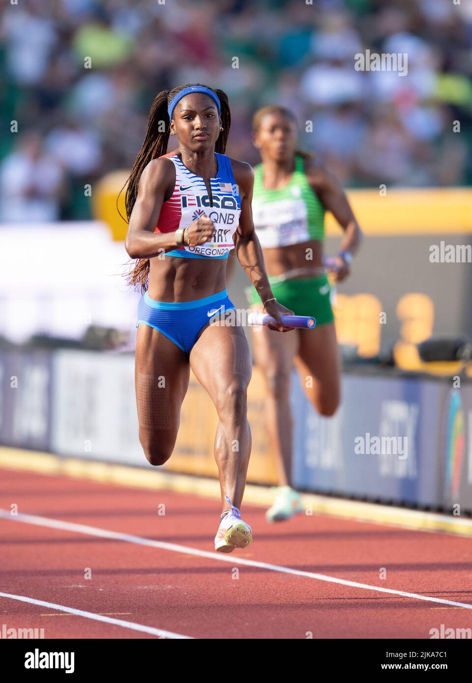 Twanisha Terry (USA) che gareggia nelle manche da donna 4x100m il giorno otto al World Athletics Championships, Hayward Field, Eugene, USA Oregon sul Foto Stock