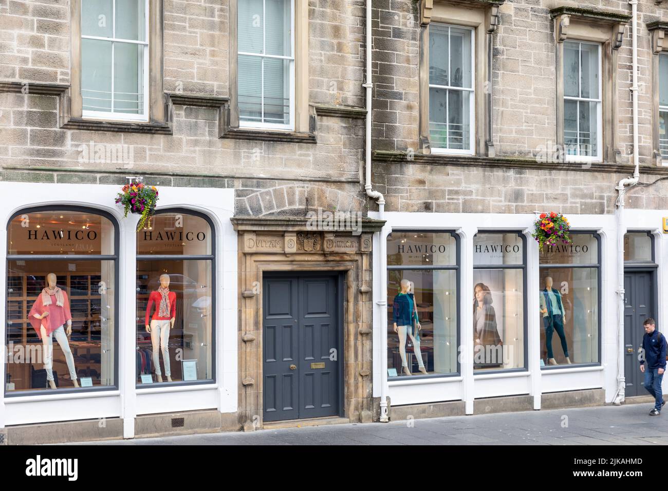 Hawico negozio di abbigliamento uomo e donna che vende abbigliamento  scozzese, Grassmarket, centro storico di Edimburgo, Scozia, Regno Unito  Foto stock - Alamy