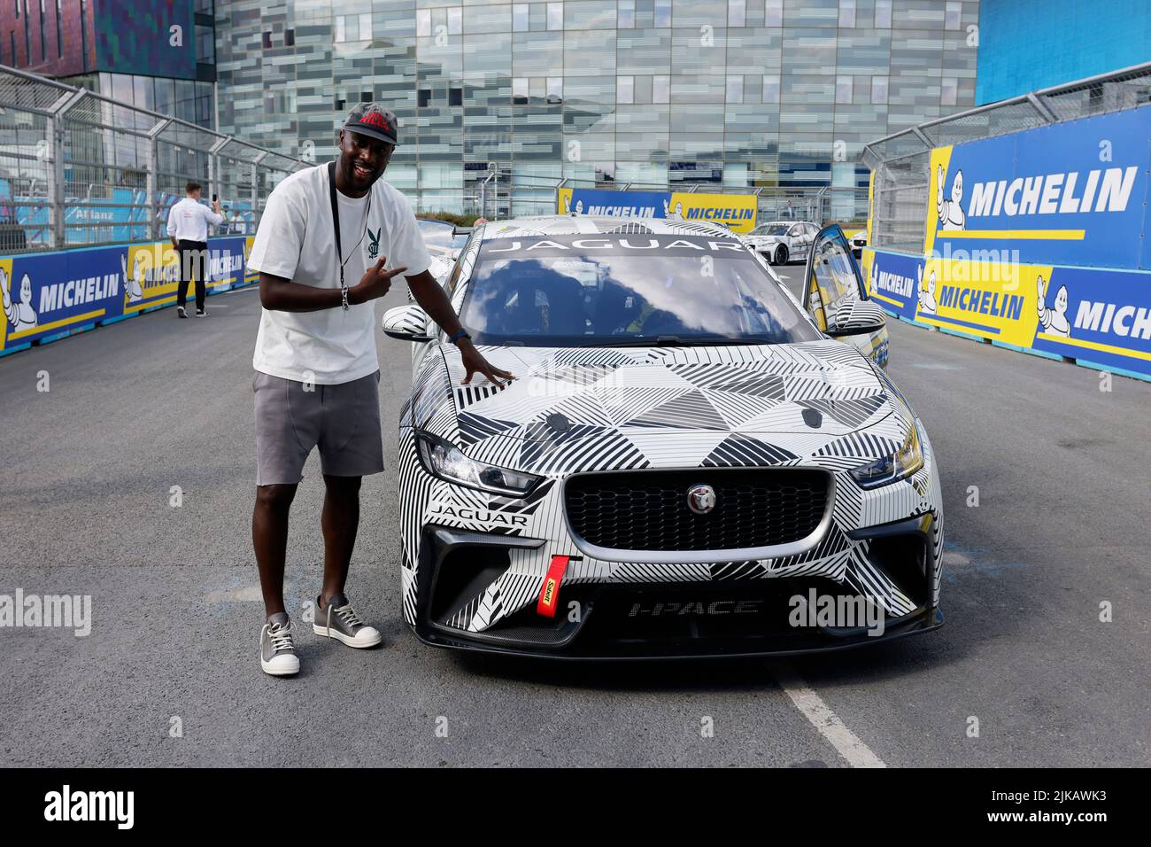 Carlton Cole, ex calciatore del West Ham United, Jaguar VIP giri durante la Formula e Round 13 - Londra e-Prix a Londra, Great, UK. , . (Foto di Andrew Ferraro/Motorsport Images/Sipa USA) Credit: Sipa USA/Alamy Live News Foto Stock
