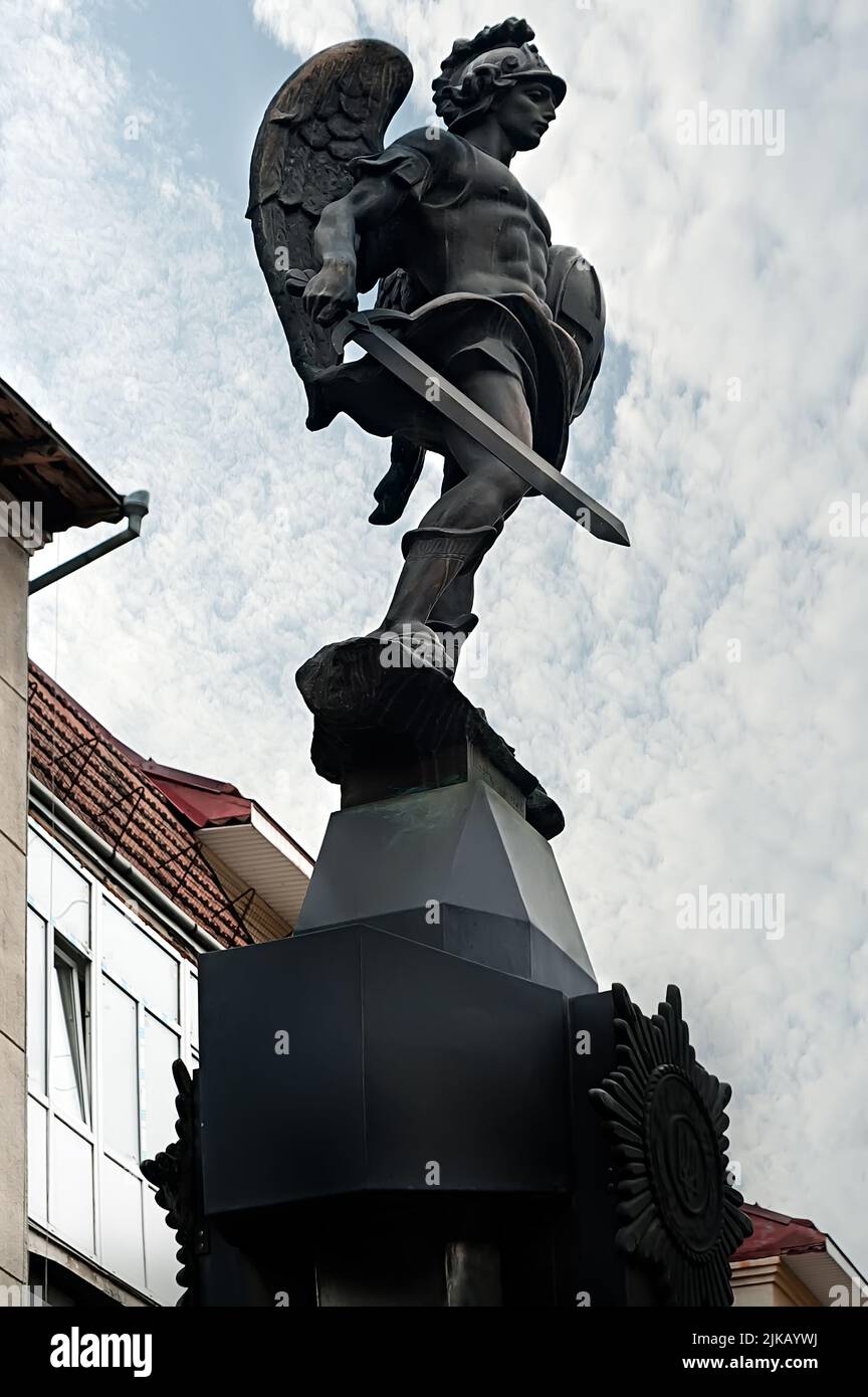 Ivano-Frankivsk paesaggio urbano con scultura all'aperto in Ucraina Foto Stock