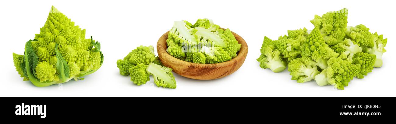 Romanesco broccoli cavolo o cavolfiore romano isolato su sfondo bianco con profondità di campo piena Foto Stock