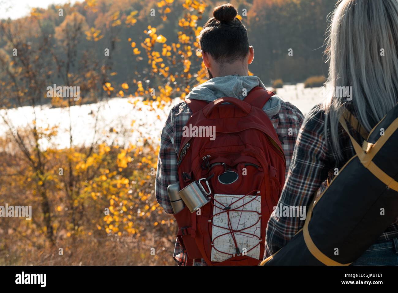 paese turismo coppia escursioni fiume caduta natura Foto Stock