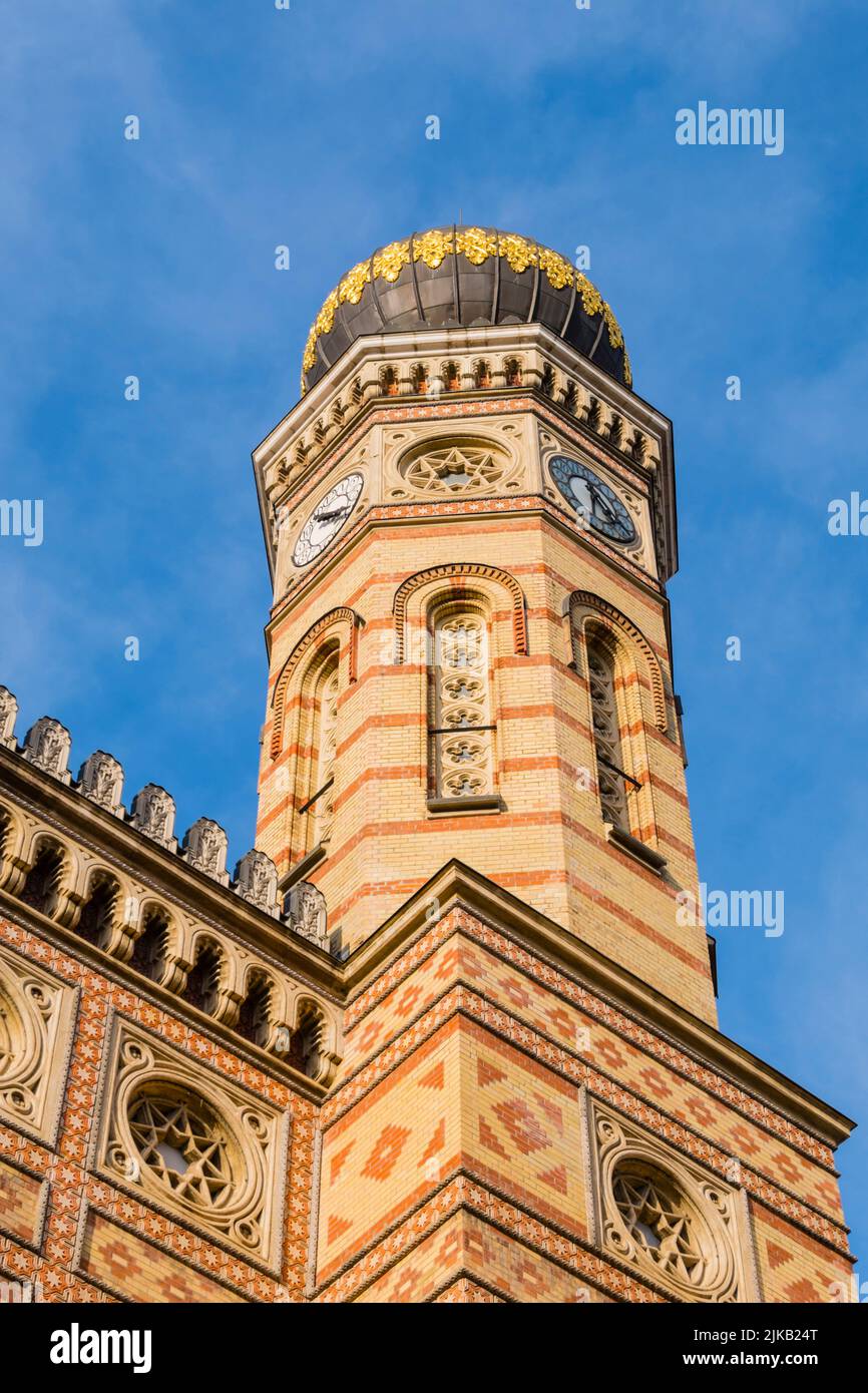 Cupola di cipolla e torre ottagonale, sinagoga di via Dohany, quartiere ebraico, Budapest, Ungheria Foto Stock