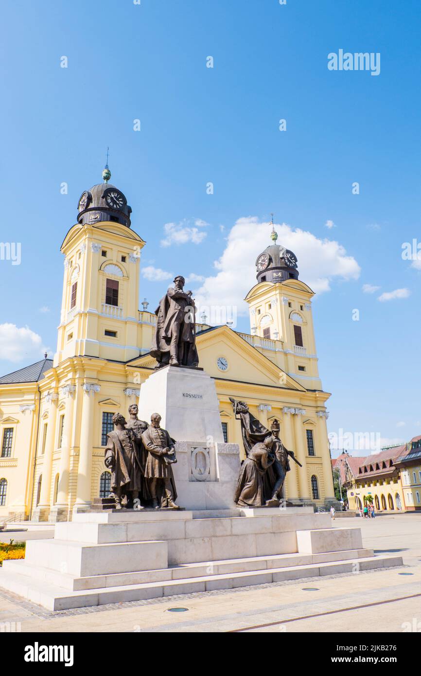 Grande chiesa di Debrecen riformata, statua commemorativa di Lajos Kossuth, Kossuth Lajos ter, Debrecen, Ungheria Foto Stock