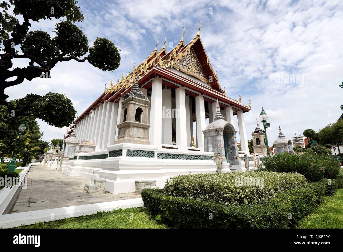 Bangkok, Thailandia - 9 luglio 2022: Wat Suthat Thepwararam Ratchahawihan, il famoso tempio buddista di Bangkok Thailandia. Foto Stock