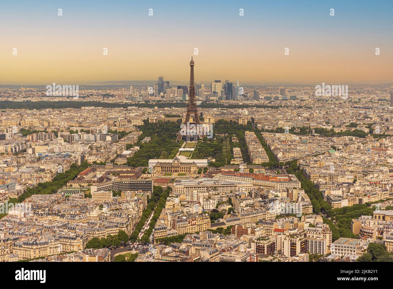 Vista aerea sugli Champs de Mars e la Torre Eiffel, Parigi, Francia Foto Stock