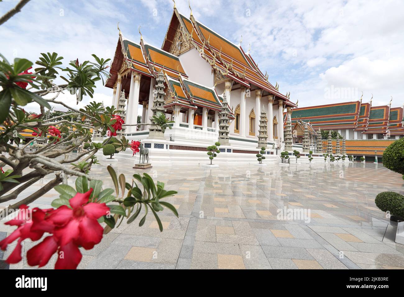 Bangkok, Thailandia - 9 luglio 2022: Wat Suthat Thepwararam Ratchahawihan, il famoso tempio buddista di Bangkok Thailandia. Foto Stock