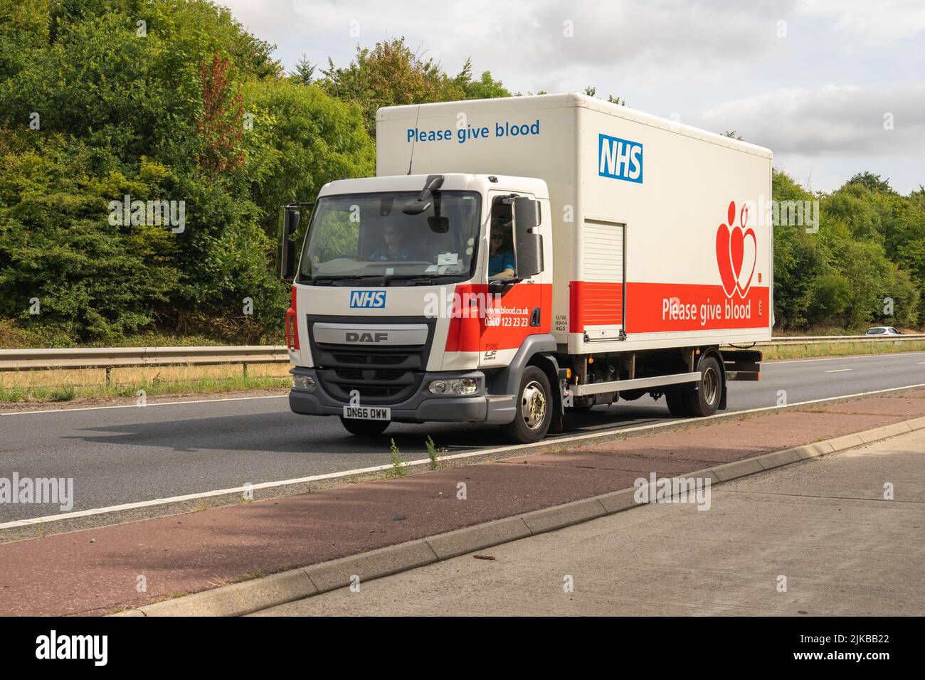 NHS dare camion di sangue che viaggiano lungo la circonvallazione sud a Norwich Norfolk Foto Stock