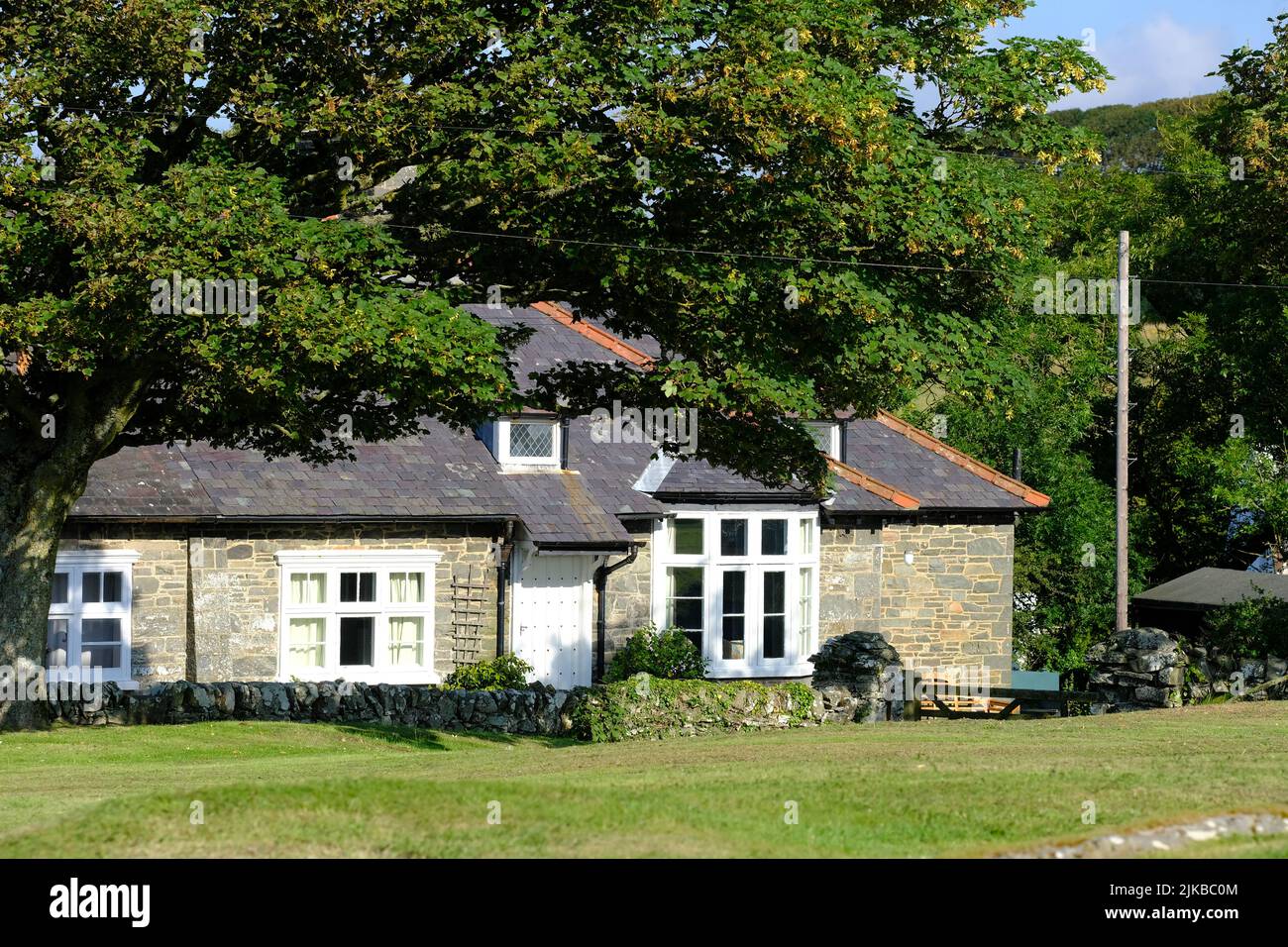 Kirkandrews cottage in pietra nel piccolo borgo sulla costa occidentale della Scozia a Dumfries e Galloway nel luglio 2022 Foto Stock