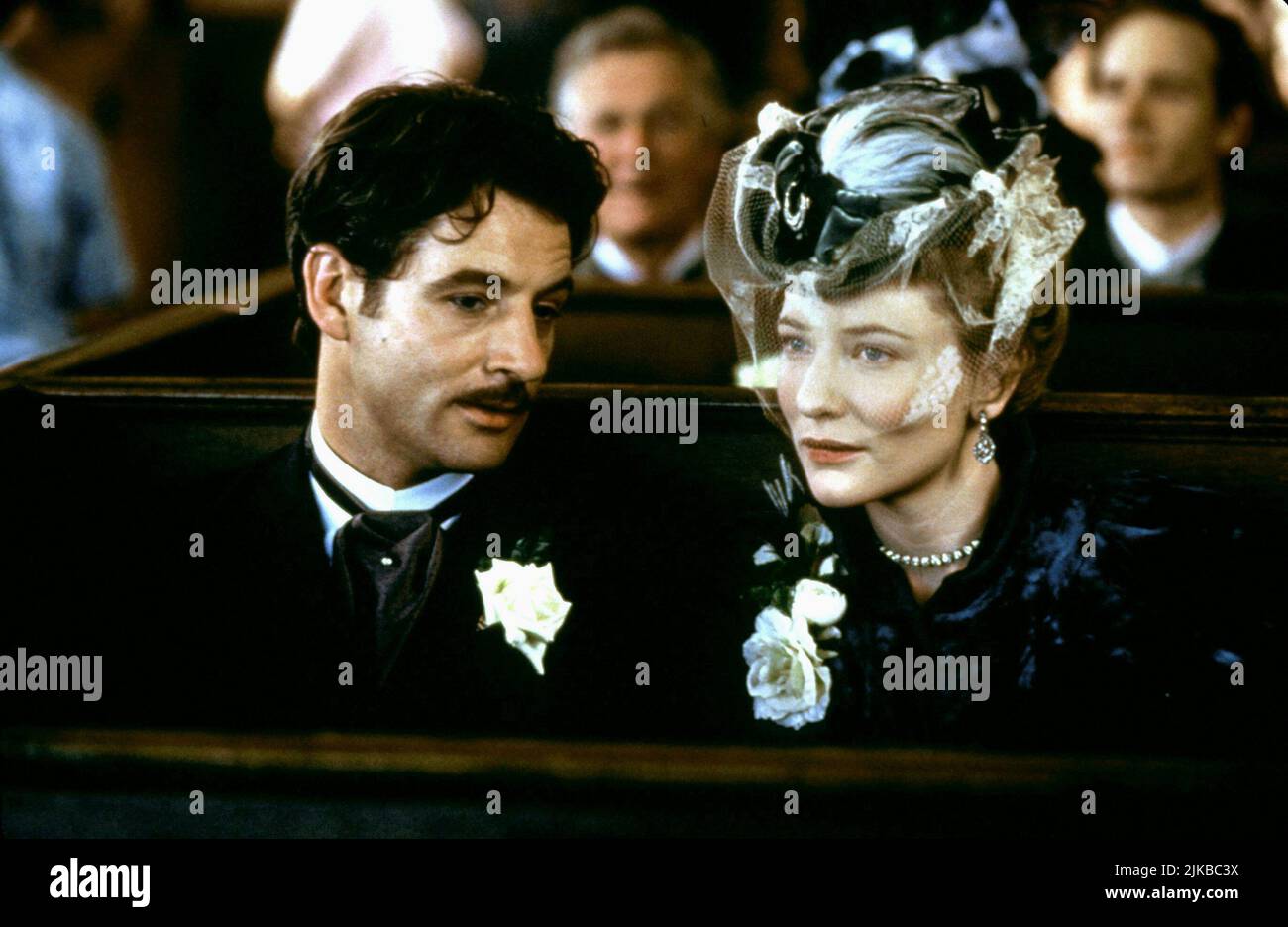 Jeremy Northam & Cate Blanchett Film: Un marito ideale (USA/UK/FR 1990) personaggi: Sir Robert Chiltern,Lady Gertrude Chiltern / Literaturverfilmung Nach DEM Stück 'Ein Idealer Gatte' (basato sulla commedia di Oscar Wilde) regista: Oliver Parker 16 Aprile 1999 **ATTENZIONE** questa foto è solo per uso editoriale ed è il copyright del CONSIGLIO D'ARTE D'INGHILTERRA e/o il fotografo assegnato dalla Film o dalla Società di produzione e può essere riprodotto solo da pubblicazioni in concomitanza con la promozione del suddetto Film. È richiesto un credito obbligatorio per L'ARTS COUNCIL OF ENGLAND. Il fotografo Foto Stock