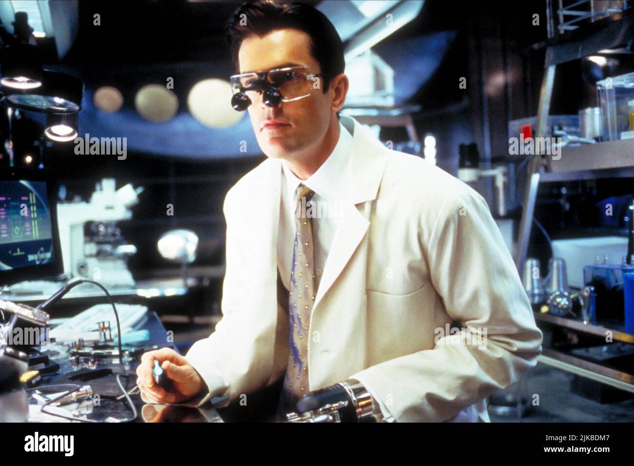 Rupert Everett Film: Inspector Gadget (USA 1999) personaggi: Sanford Scolex regista: David Kellogg 18 Luglio 1999 **ATTENZIONE** questa foto è solo per uso editoriale ed è copyright di WALT DISNEY PICTURESDIC ENTERTAINMENT e/o del fotografo assegnato dalla Film o dalla Società di produzione e può essere riprodotta solo da pubblicazioni in concomitanza con la promozione del suddetto Film. È richiesto un credito obbligatorio per L'INTRATTENIMENTO WALT DISNEY PICTURESDIC. Il fotografo deve essere accreditato anche quando è noto. Nessun uso commerciale può essere concesso senza autorizzazione scritta da parte del Film Comp Foto Stock